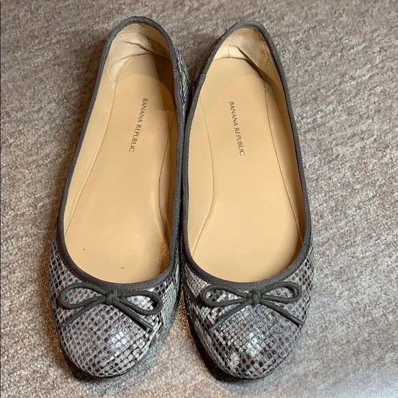 Banana Republic Shoes - Banana republic flats